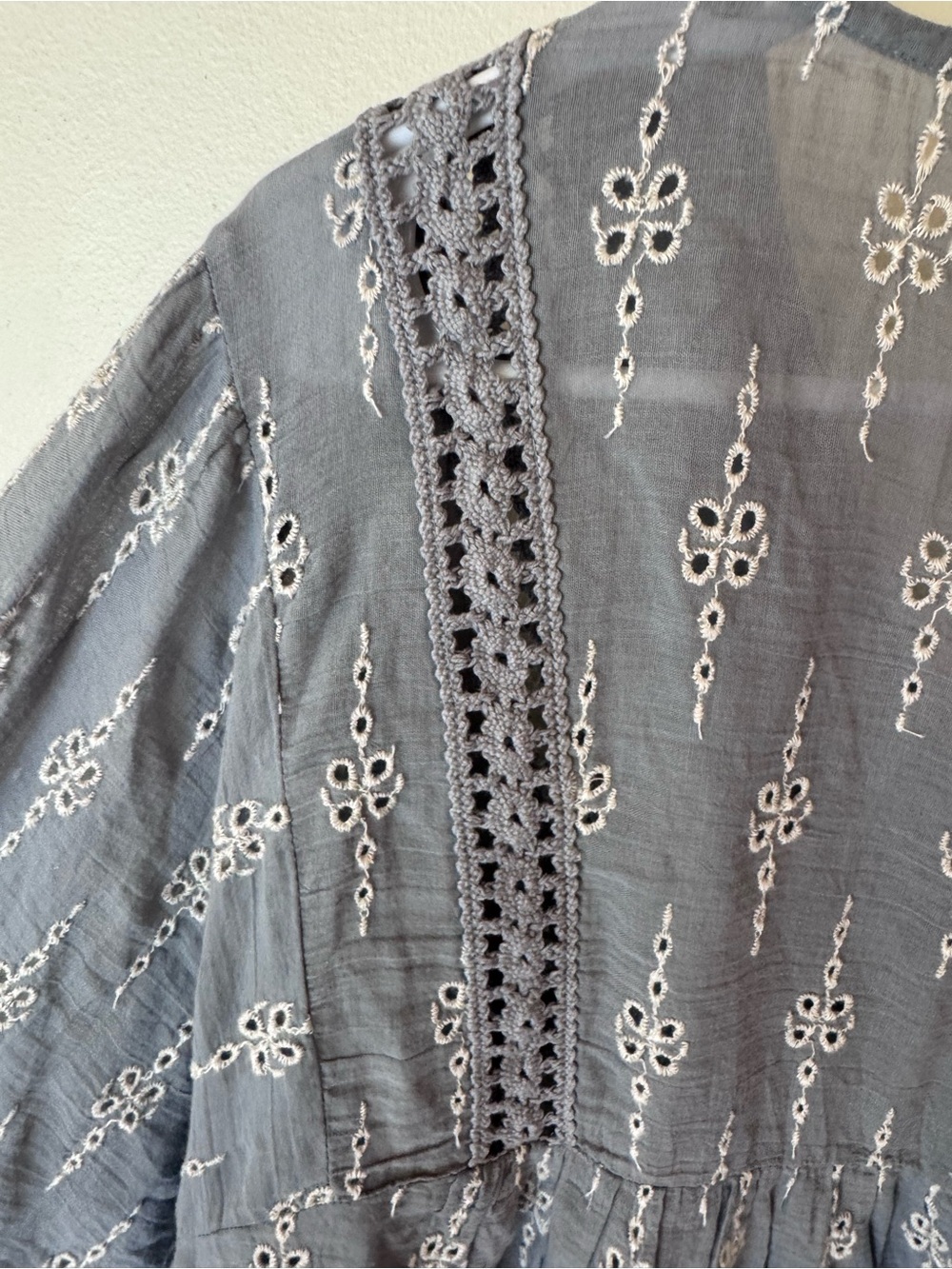 American Eagle blue eyelet Boho Lace-Trim Peasant Blouse size medium NEW! - Picture 11 of 11